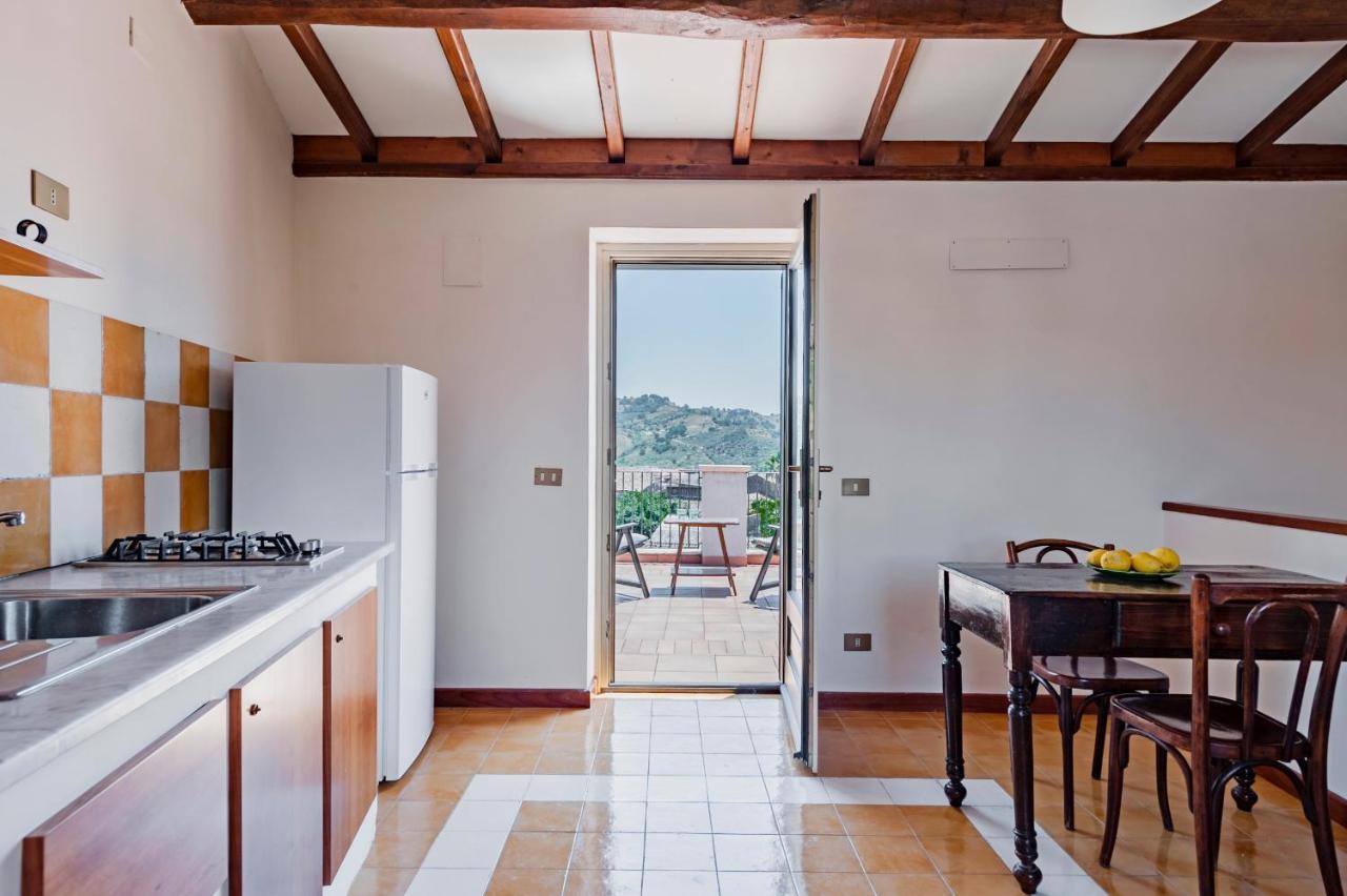 לינגואגלוסה Gli Iris Apartments By Wonderful Italy מראה חיצוני תמונה