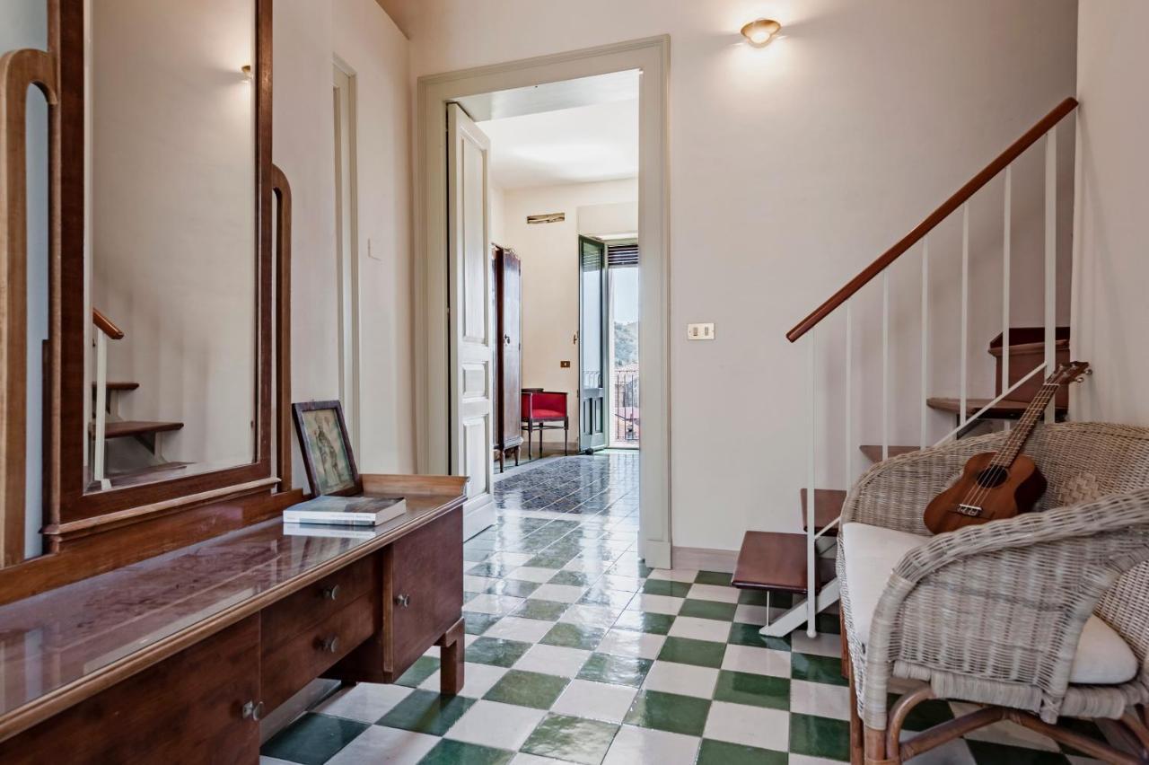 לינגואגלוסה Gli Iris Apartments By Wonderful Italy מראה חיצוני תמונה