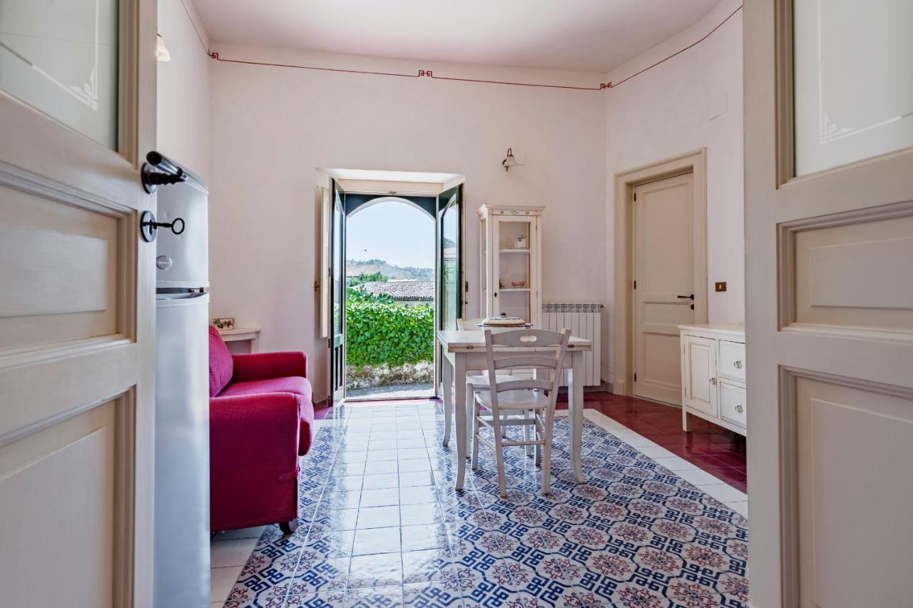 לינגואגלוסה Gli Iris Apartments By Wonderful Italy מראה חיצוני תמונה