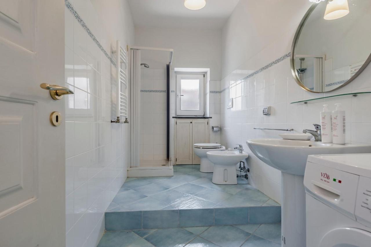 לינגואגלוסה Gli Iris Apartments By Wonderful Italy מראה חיצוני תמונה